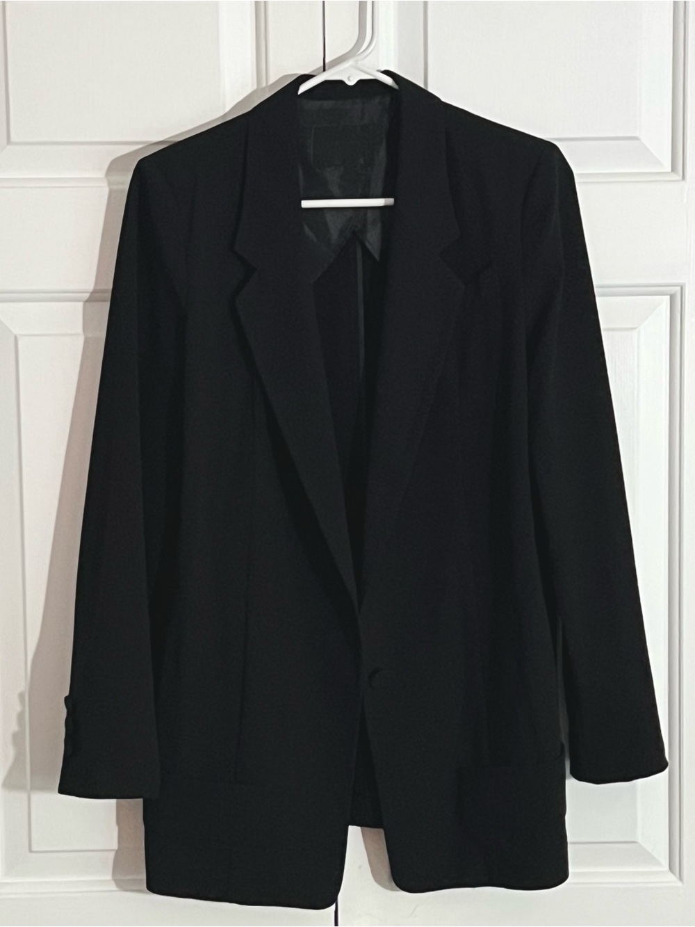 Women’s Sleek Long Black Blazer Jacket
